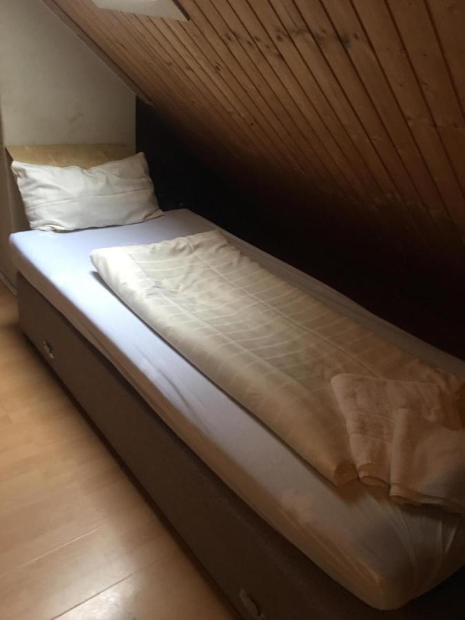Zimmer Im Dachgeschoss Kaiserslautern Luaran gambar