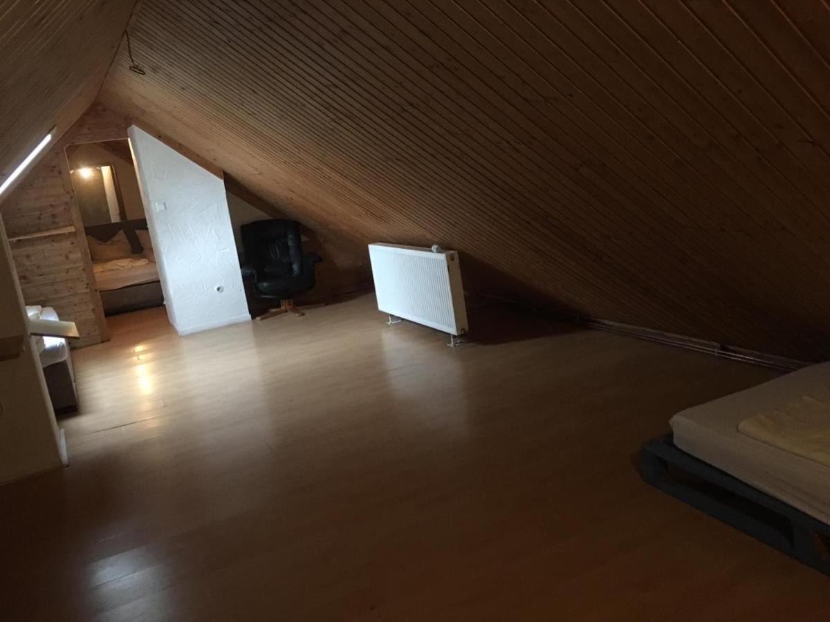 Zimmer Im Dachgeschoss Kaiserslautern Luaran gambar